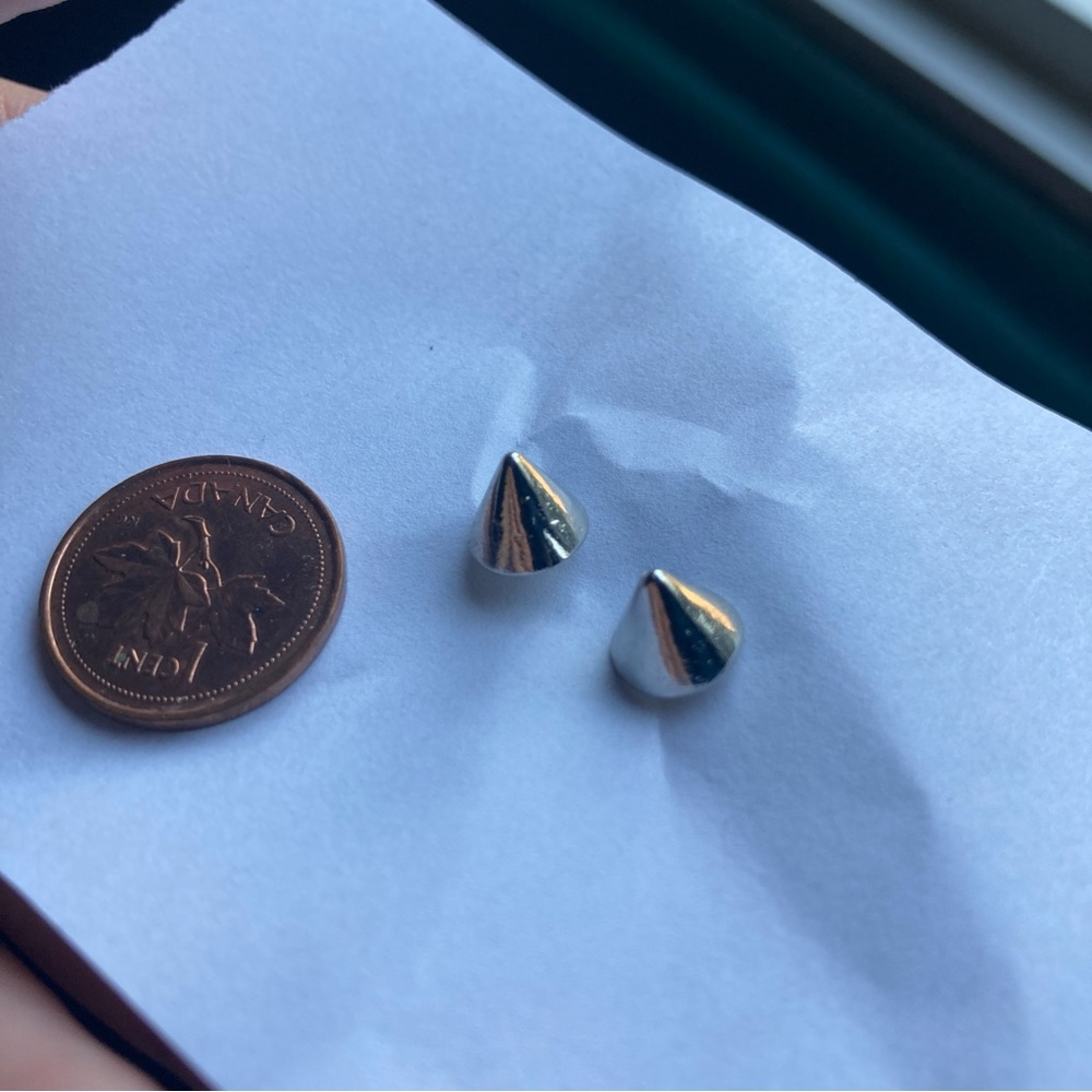 Spike stud earrings